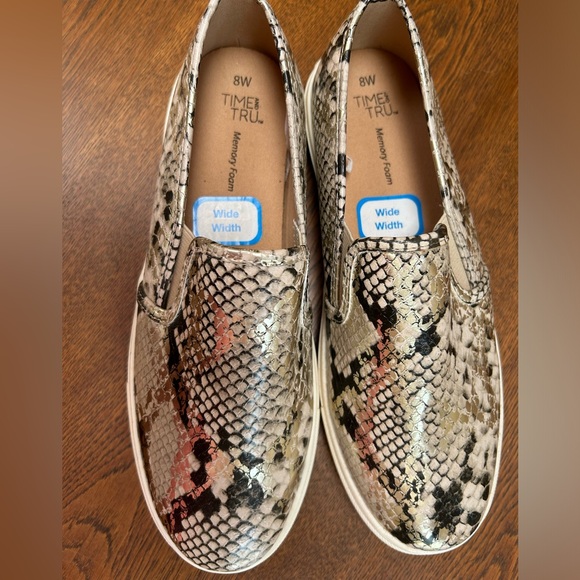 Time and Tru snakeskin print Slipons 8W. Memory foam insoles. Like new, too big. - Picture 1 of 5